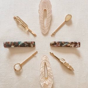 8️⃣ Hair Clip / Pin Bundle